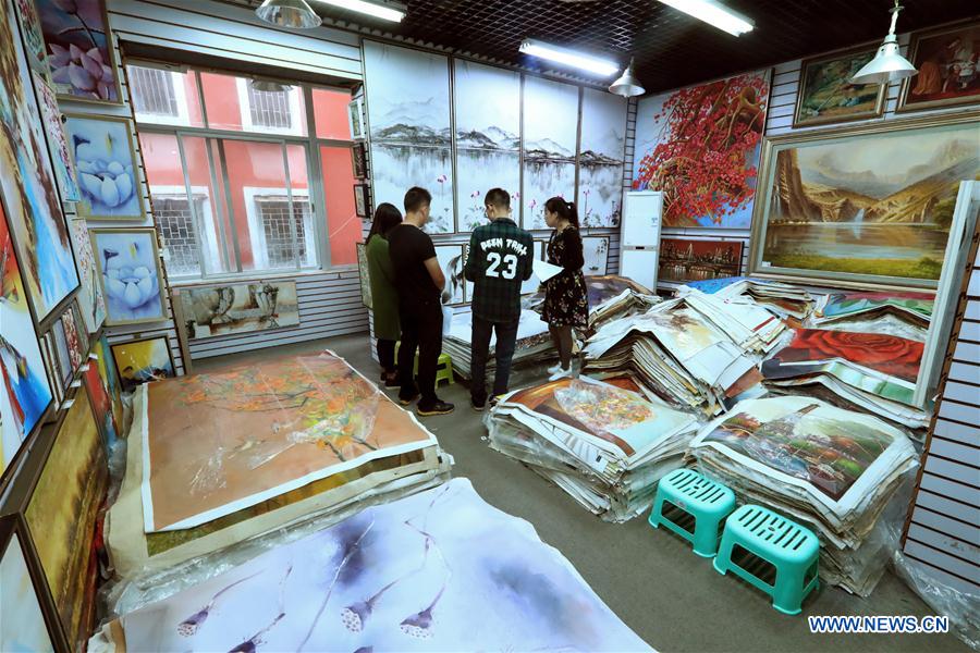 Marché de peintures dans un village de Shenzhen