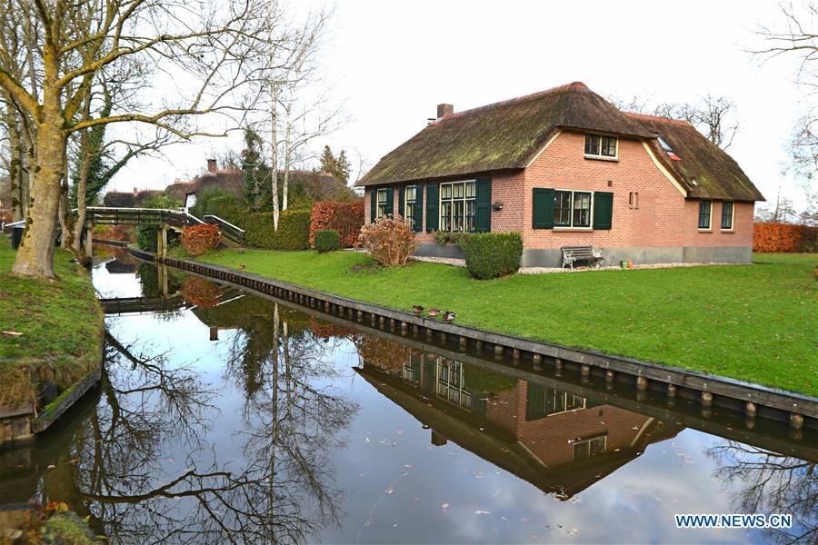 Paysage hivernal à Giethoorn aux Pays-Bas