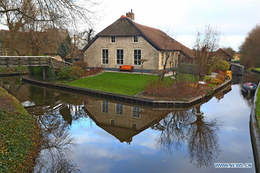 Paysage hivernal à Giethoorn aux Pays-Bas