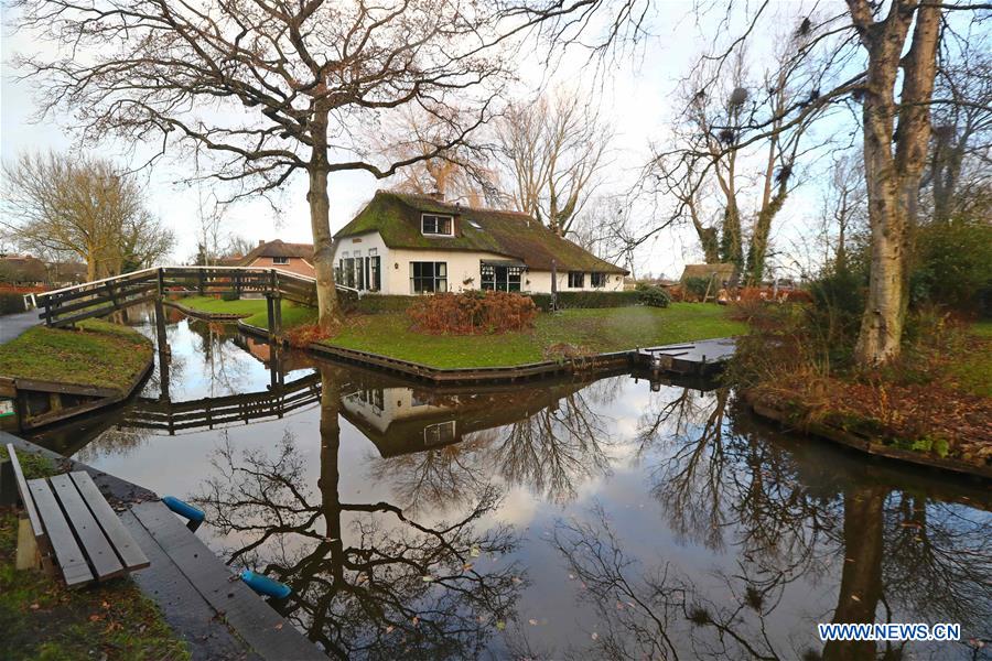 Paysage hivernal à Giethoorn aux Pays-Bas