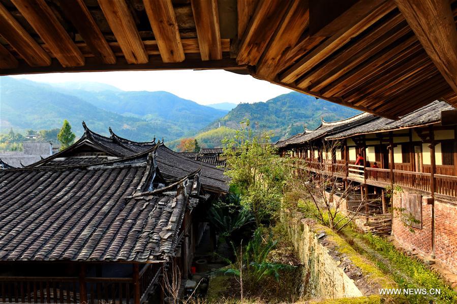 Chine : un village fortifi&eacute; dans le Fujian