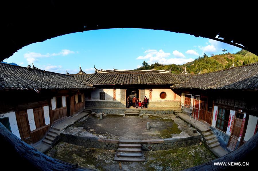 Chine : un village fortifi&eacute; dans le Fujian