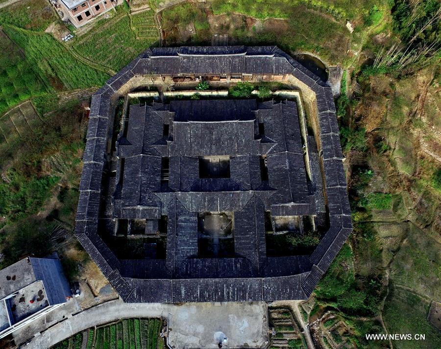 Chine : un village fortifi&eacute; dans le Fujian