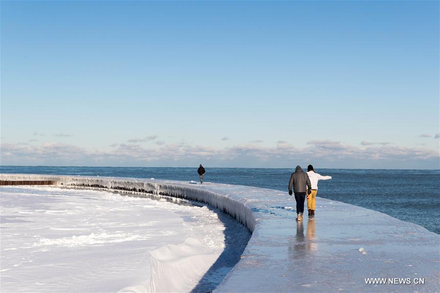 Etats-Unis : lac gelé à Chicago