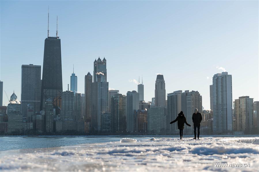 Etats-Unis : lac gelé à Chicago