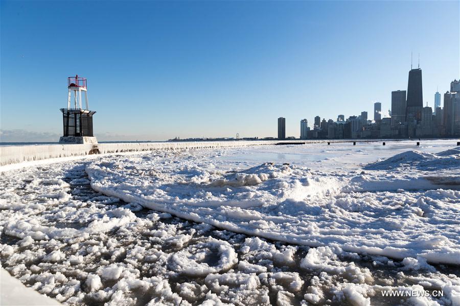 Etats-Unis : lac gelé à Chicago