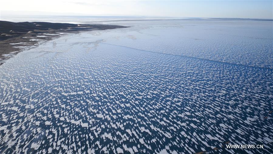 Glace flottant sur le lac Qinghai