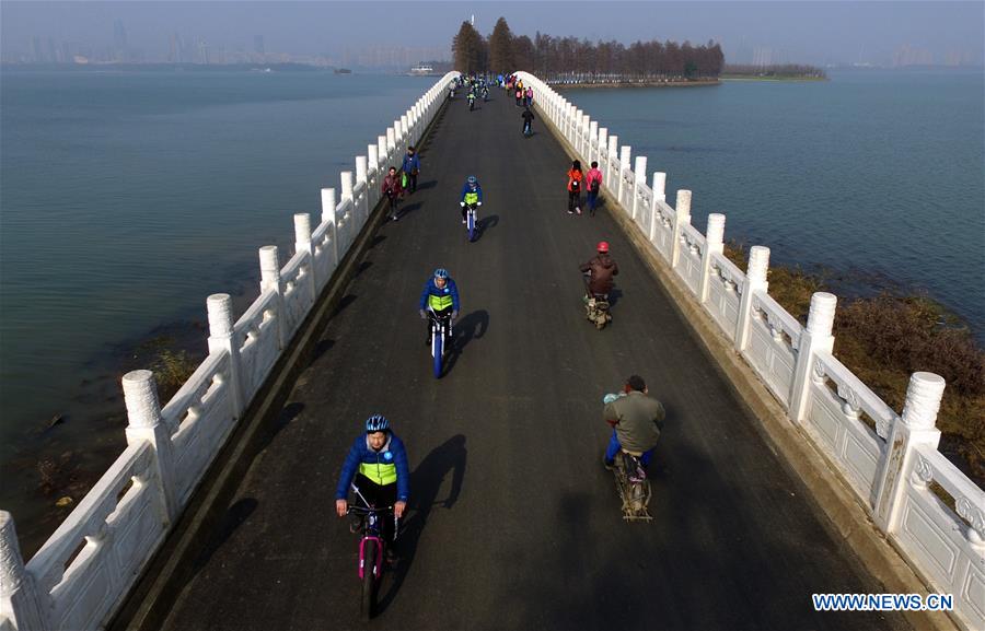Chine : voies vertes du lac Donghu à Wuhan