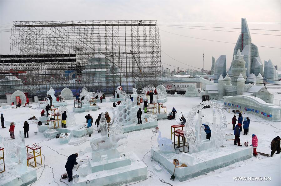 Chine : compétition internationale de sculptures de glace à Harbin