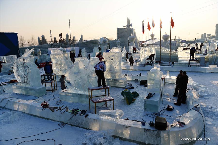 Chine : concours international de sculpture sur glace à Harbin