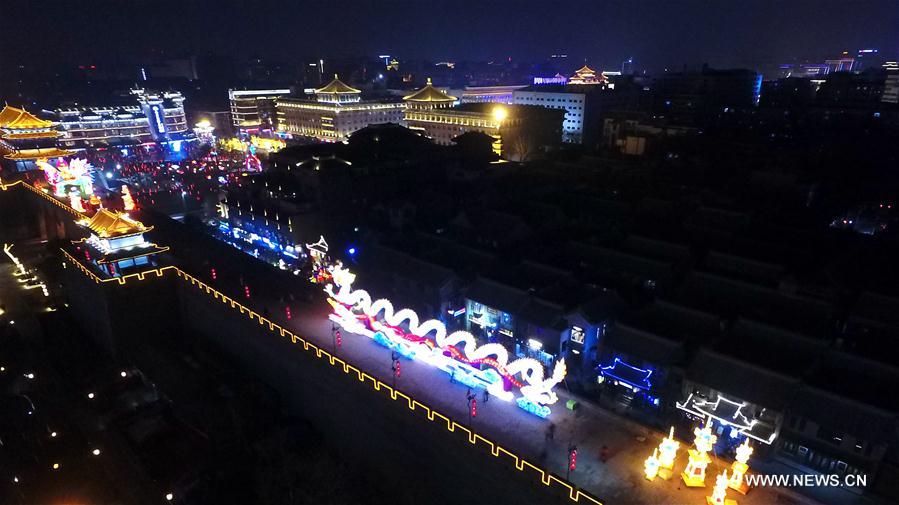 Chine : foire des lanternes sur les remparts de Xi'an