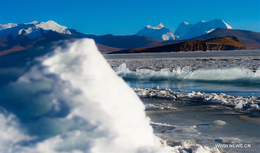 Paysage du lac Puma Yumco au Tibet