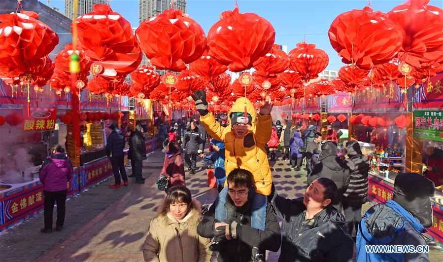 Chine : foire du temple pour la fête du Printemps à Shenyang
