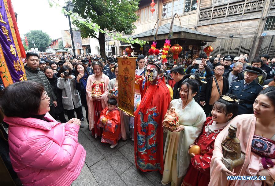 Chine : anniversaire du "Dieu de la fortune" au Fujian