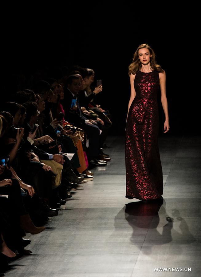 Etats-Unis : semaine de la mode de New York (Badgley Mischka)