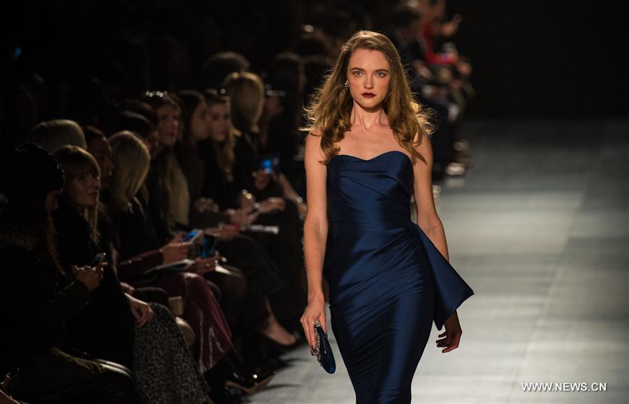 Etats-Unis : semaine de la mode de New York (Badgley Mischka)