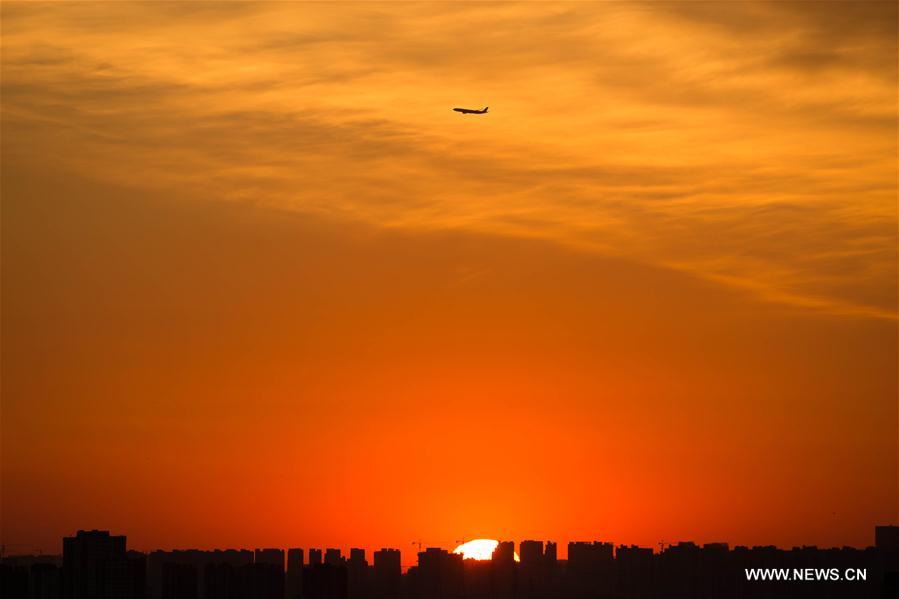 Lumières matinales dans le ciel de Beijing