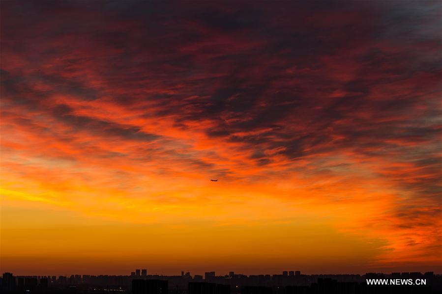 Lumières matinales dans le ciel de Beijing