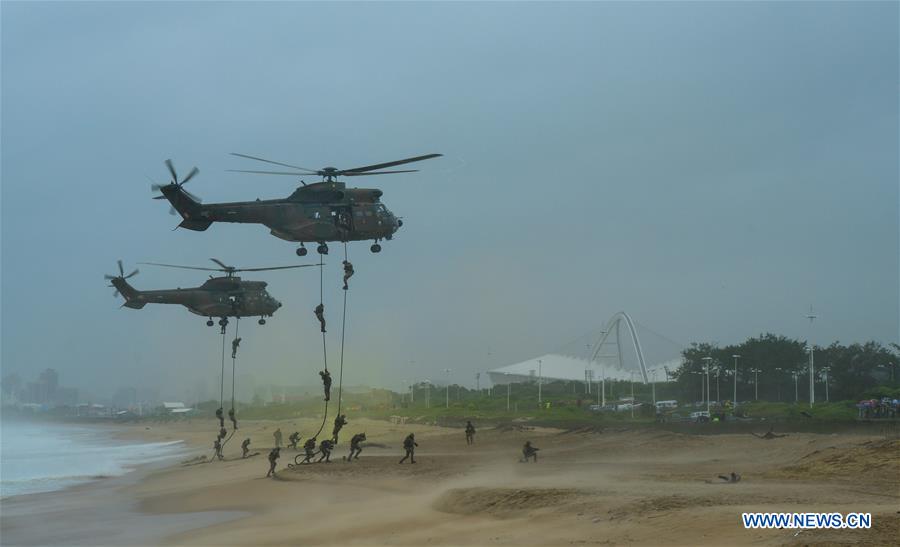 Afrique du Sud : célébrations de la Journée des forces armées à Durban