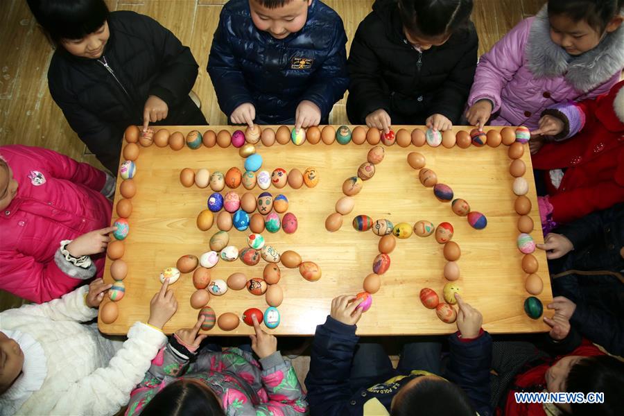 Chine : des enfants célèbrent la journée de Chunfen