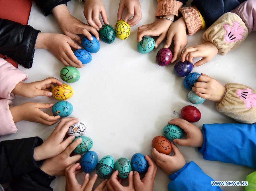 Chine : des enfants célèbrent la journée de Chunfen