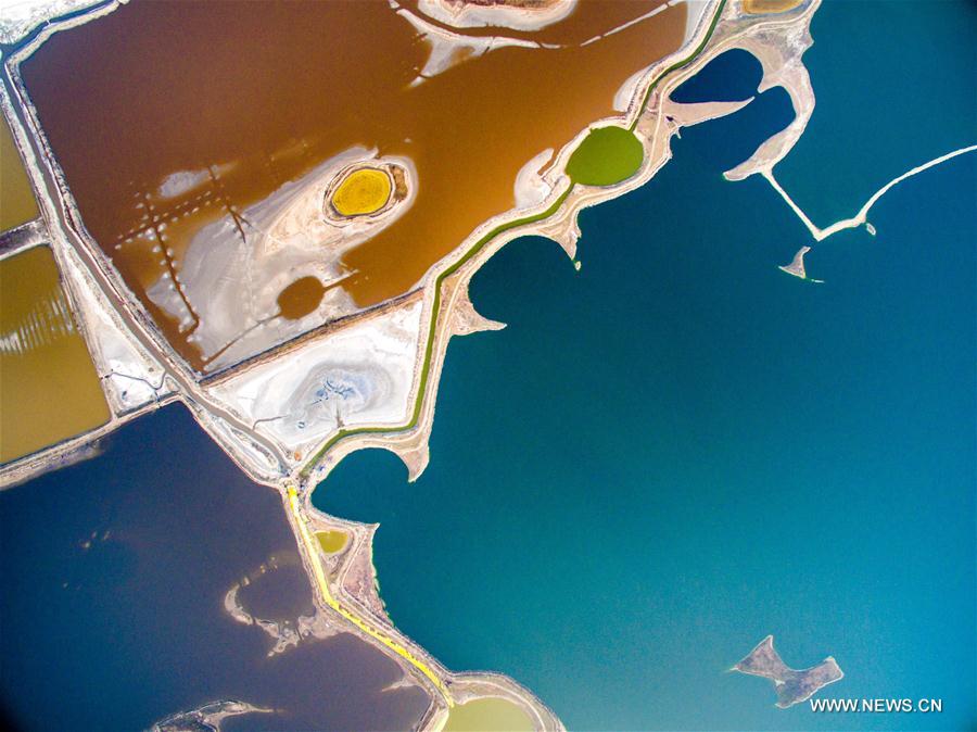 Chine : lac salé coloré à Yuncheng au Shanxi