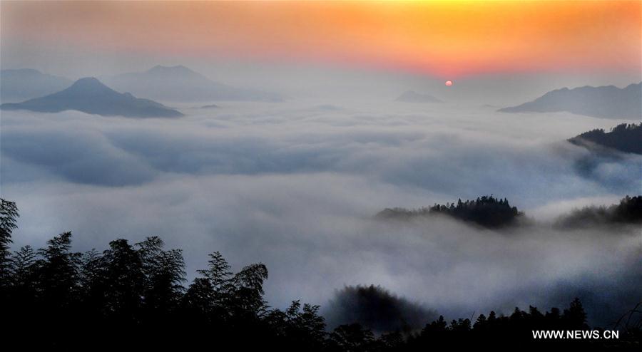 Chine : mer de nuages dans l'Anhui