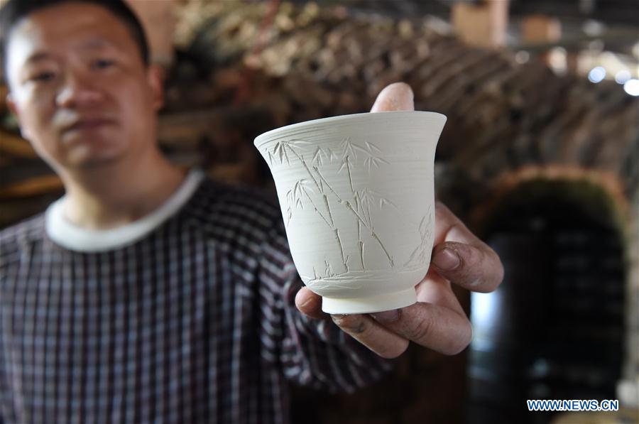 Fujian : fabrication de céramiques dans un atelier historique