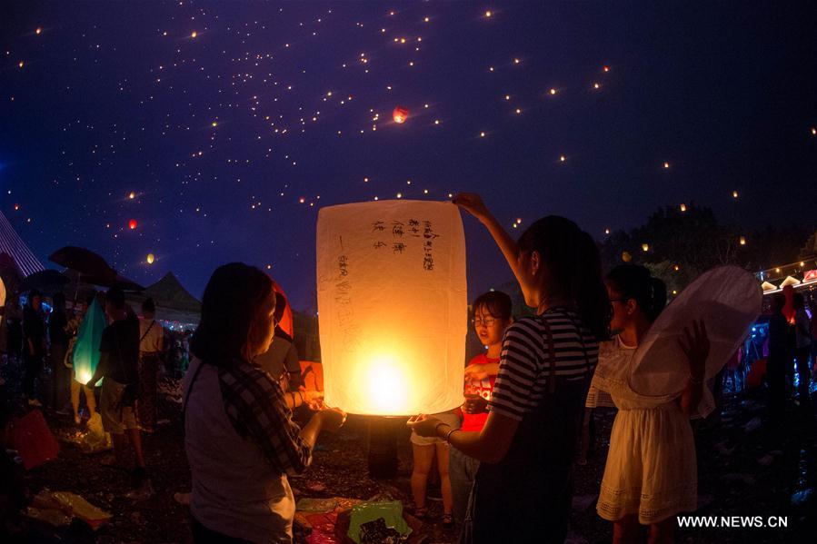 Lanternes Kongming au Yunnan