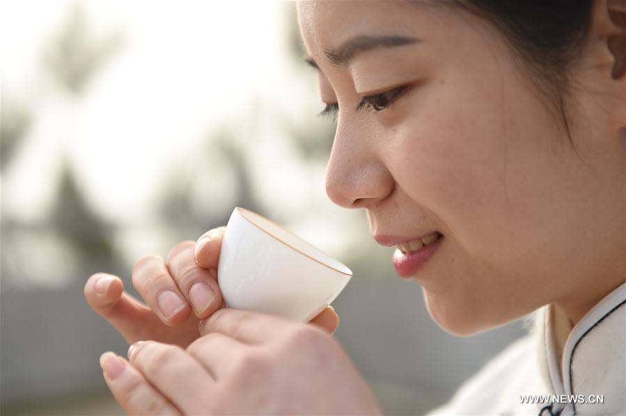 Chine : cérémonie du thé sur les monts Wuyi