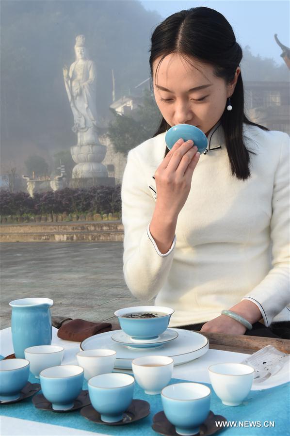 Chine : cérémonie du thé sur les monts Wuyi