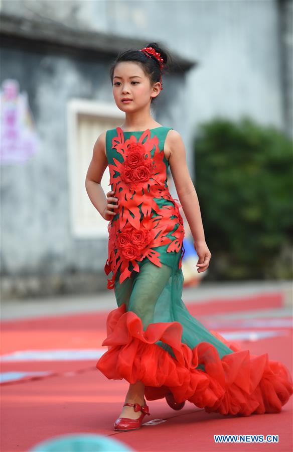 Défilé d'enfants mannequins à Fuzhou