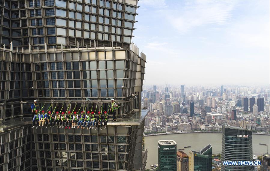Chine : tourisme dans des gratte-ciel à Shanghai