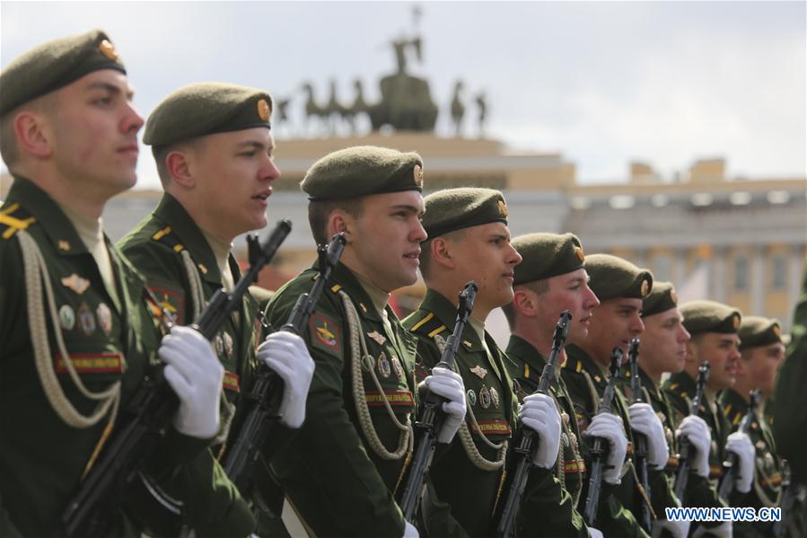 Russie : défilé militaire pour le Jour de la Victoire