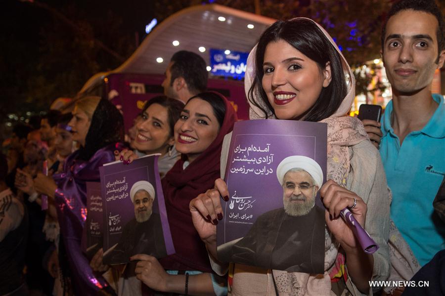 Iran : célébrations pour la réélection du président Hassan Rohani
