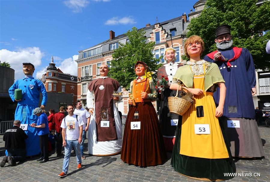 Belgique : premier défilé de géants à Louvain