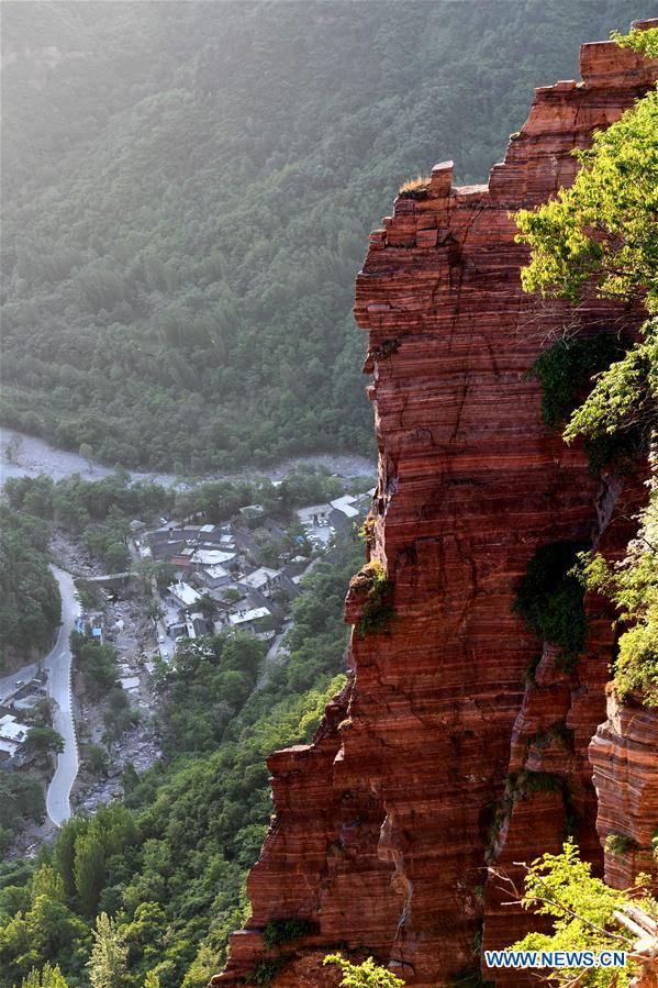 Paysage de falaises dans le centre de la Chine