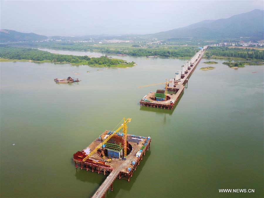 Chine : construction d'un pont de chemin de fer