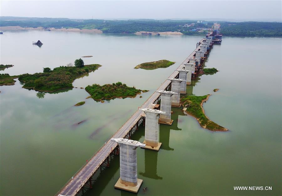 Chine : construction d'un pont de chemin de fer