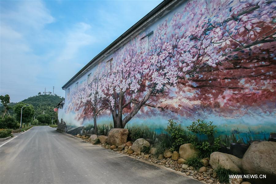 Chine : peintures murales dans un village au Zhejiang