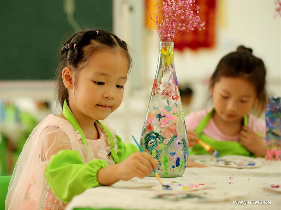 Chine : les enfants apprennent à recycler les déchets pour protéger l'environnement