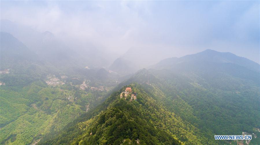 Chine : paysage du mont Jiuhua