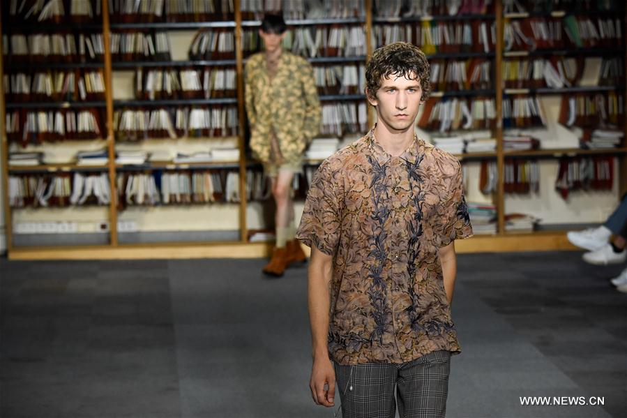 France : semaine de la mode masculine de Paris (Dries Van Noten)