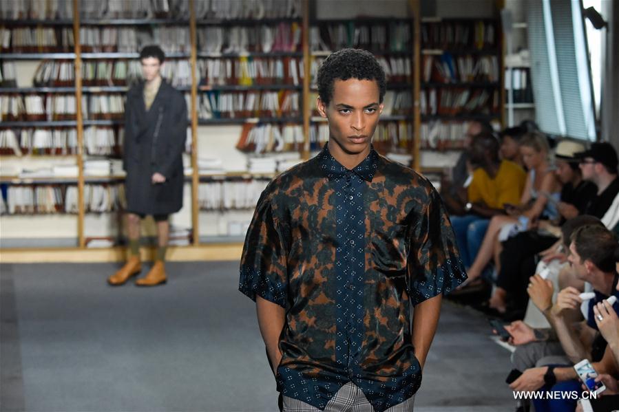 France : semaine de la mode masculine de Paris (Dries Van Noten)