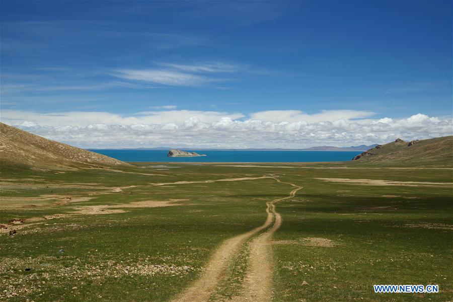 Paysage du lac Serling Tso au Tibet