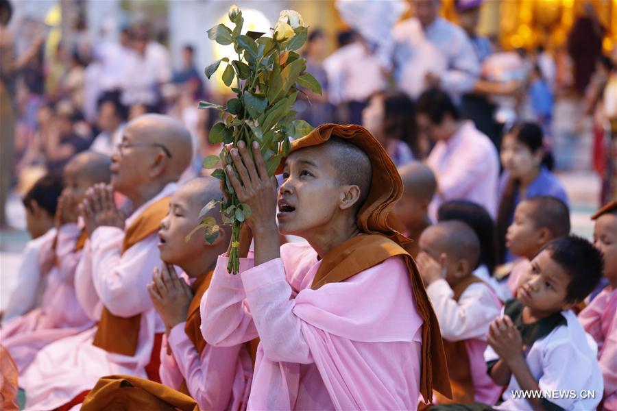 Myanmar : célébrations de la journée de la pleine lune