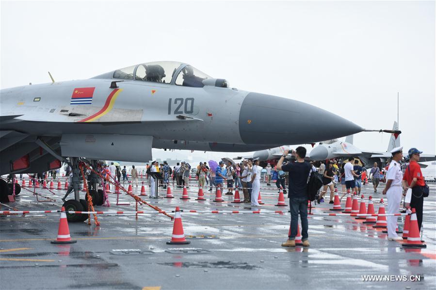 Chine : le porte-avions Liaoning s'ouvre au public à Hong Kong