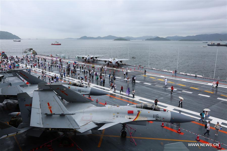 Chine : le porte-avions Liaoning s'ouvre au public à Hong Kong