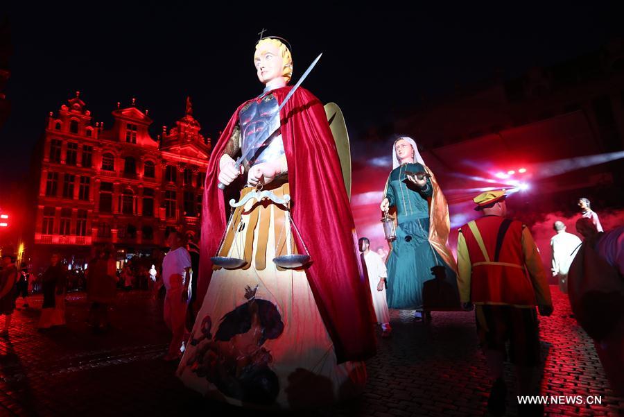 Belgique : parade annuelle de l'Ommegang à Bruxelles