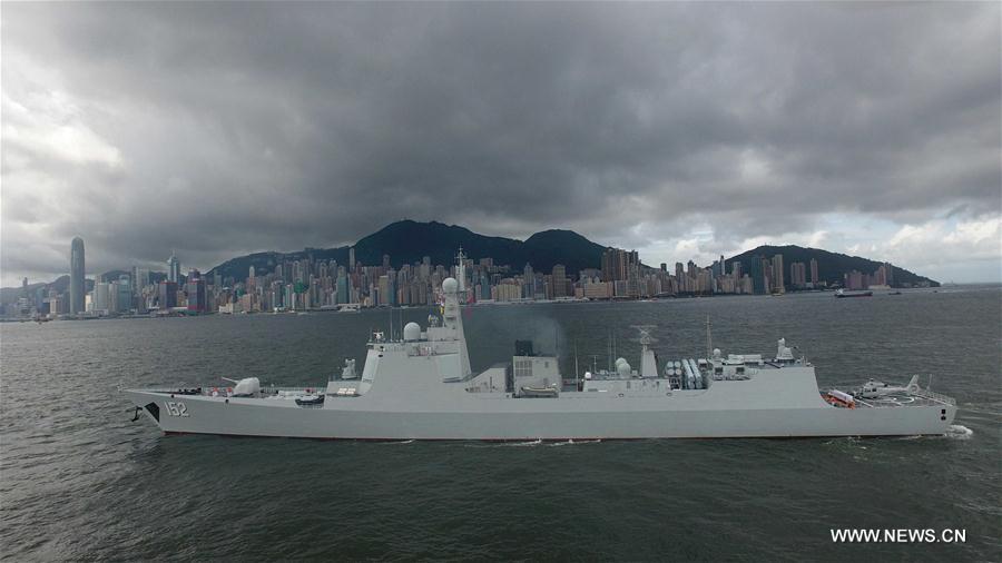 Arrivée du porte-avions Liaoning à Hong Kong